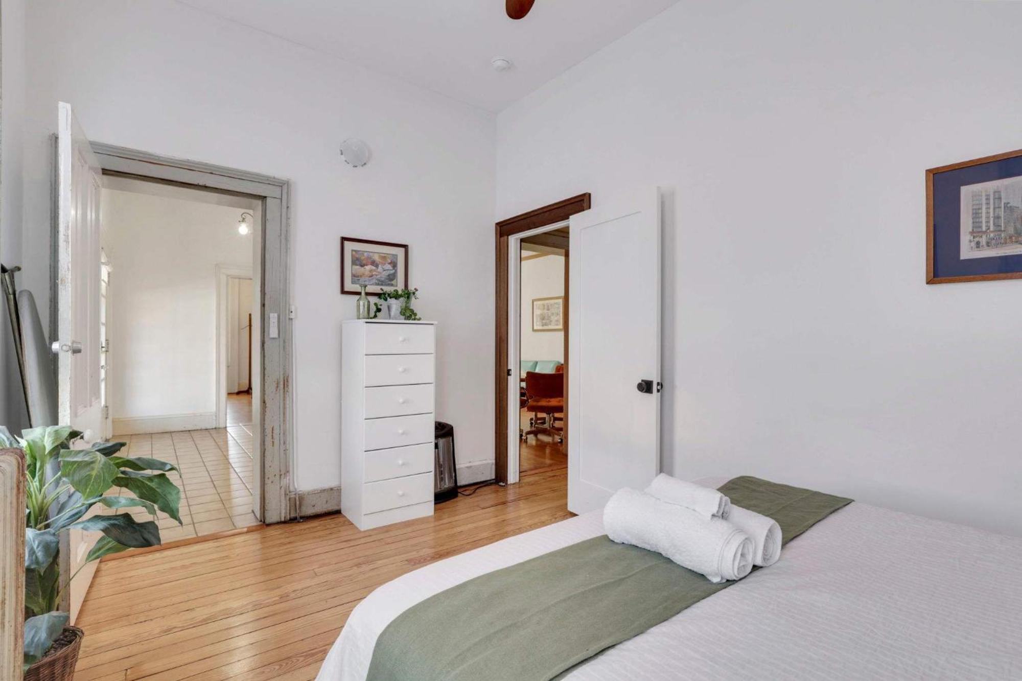 The Retro Getaway Apartment *