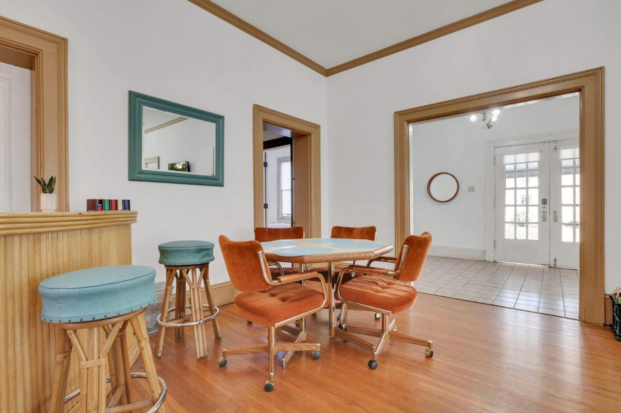 The Retro Getaway Apartment *
